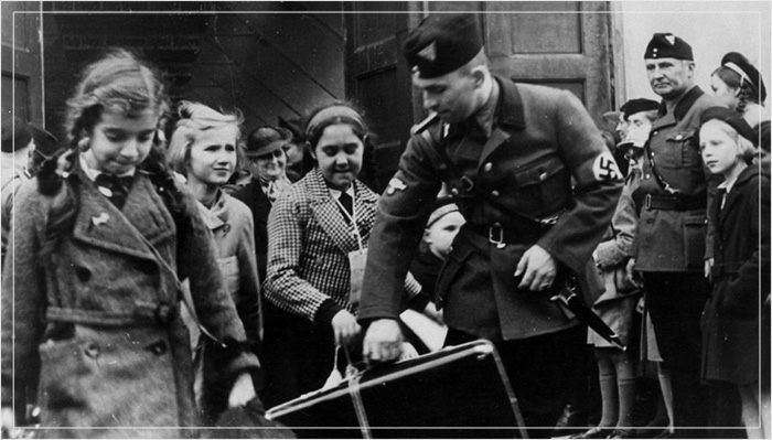 Единственный шанс выжить - уехать с территорий, подконтрольных Германии, но Гитлер лишил евреев этого шанса.