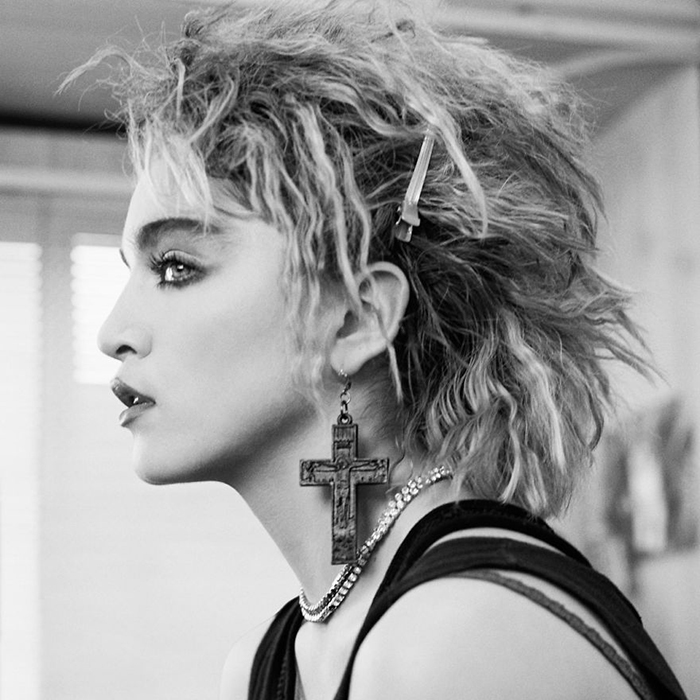 Песни, написанные Мадонной становились хитами, возглавляющими мировые чарты.