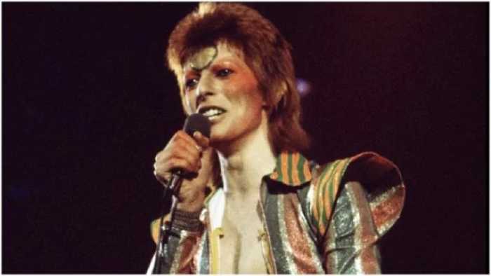 Дэвид Боуи во время турне Ziggy Stardust / Aladdin Sane в 1973 году.