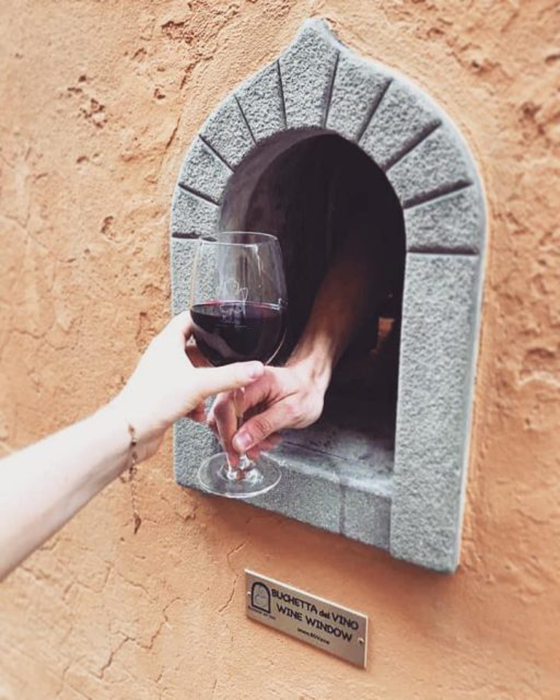 Флорентийцы относятся очень позитивно к возрождению традиции винных окон.