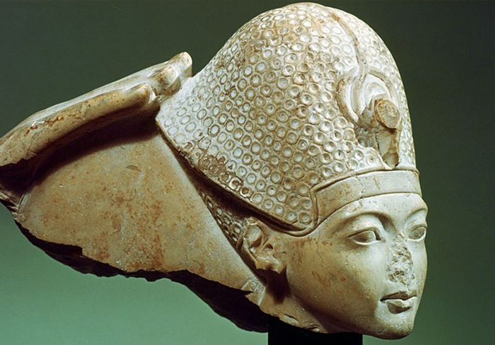 Скульптура фараона Тутанхамона.