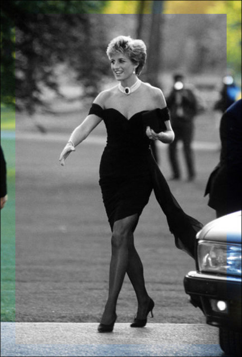 Принцесса Диана прибыла в галерею Серпентайн в Лондоне в платье от Кристины Стамболиан, июнь 1994 года.