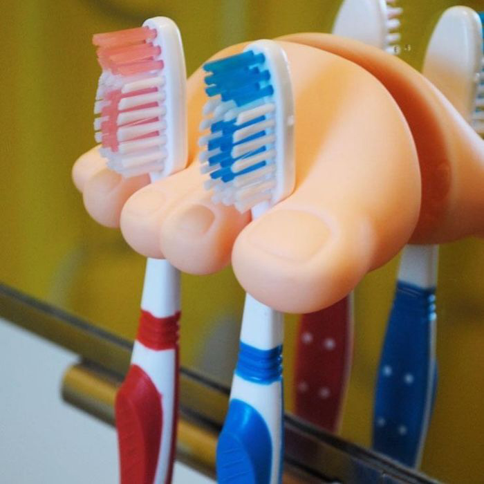 Весьма креативный дизайн для держателя зубных щёток.