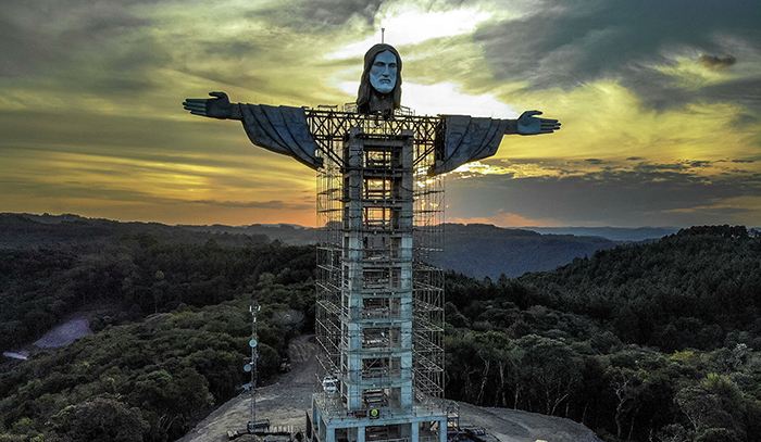 Кто и зачем возводит новую статую Христа в Бразилии и другие любопытные факты о гигантском монументе