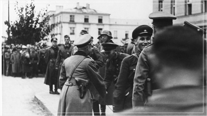 Аннексия Гитлером Австрии, части Чехословакии и Польши - была только началом.