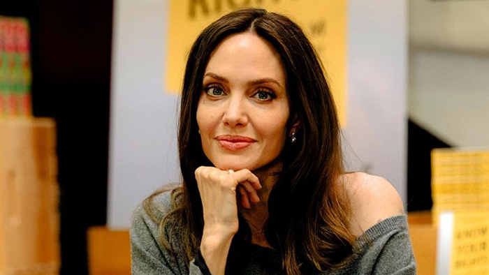Анджелина Джоли нашла в себе силы справиться со всеми свалившимися на неё неприятностями. / Фото: tengrinews.kz