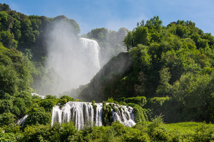 Свой сегодняшний вид водопад приобрёл благодаря архитектору Андреа Вичи. / Фото: Shutterstock.com