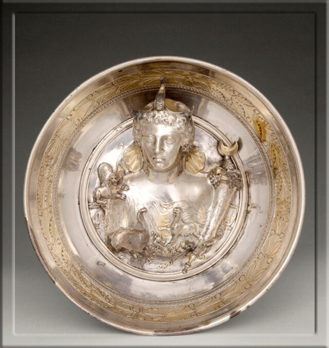 Блюдо с изображением Клеопатры Селены II.