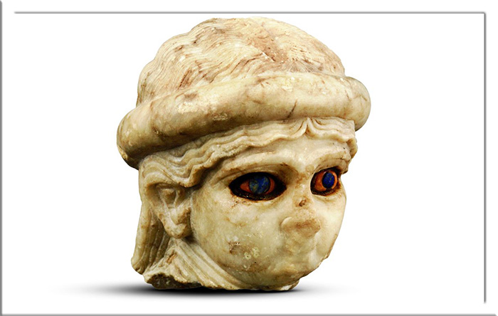 Археологи считают, что эта голова принадлежала фигурке, изображающей верховную жрицу Ура.