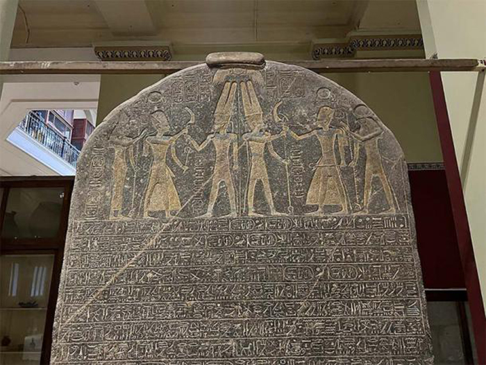 Стела Мернептаха, также известная как Стела Израиля, представляет собой древнеегипетскую надпись, в которой упоминаются израильтяне, находится в Египетском музее в Каире. / Фото: ancient-origins.net