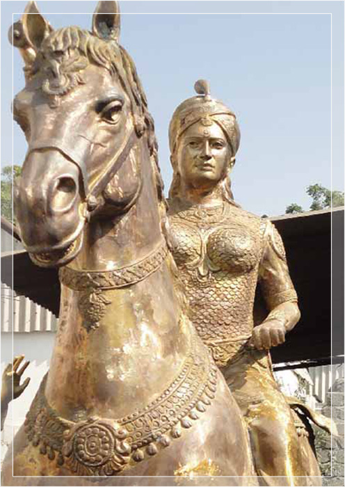 Статуя Рудрамы Деви из династии Какатия, великой индийской царицы.