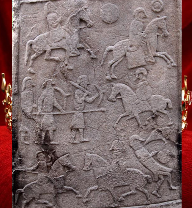 Пиктский символический камень, изображающий битву при Дун-Нехтайне, в которой был убит Экгфрит, сын королевы Синетрит. 