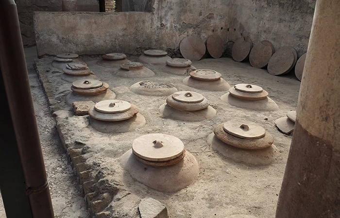 Римские кувшины для брожения (долиа) из виллы Регина, Боскореале.