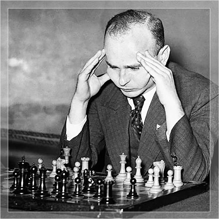 Самуэль Решевский был восьмикратным чемпионом США по шахматам.