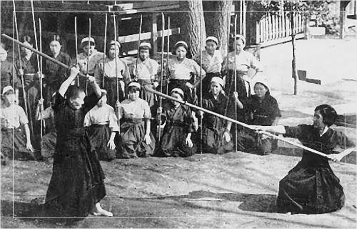 Женщины весьма активно осваивали боевые искусства.