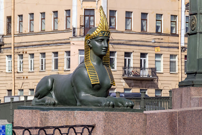 Статуя сфинкса в Санкт-Петербурге. / Фото: fotokto.ru