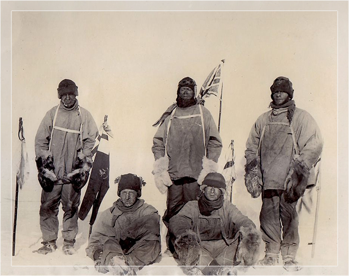 Из экипажа, в котором было 65 человек, только пятеро добрались до Южного полюса (слева направо): Лоуренс Оутс, Генри Бауэрс, Роберт Фалькон Скотт, Тед Уилсон и Эдгар Эванс. 