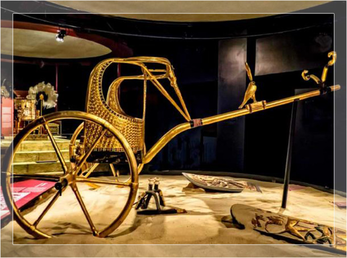 Одна из шести колесниц, найденных в гробнице Тутанхамона.