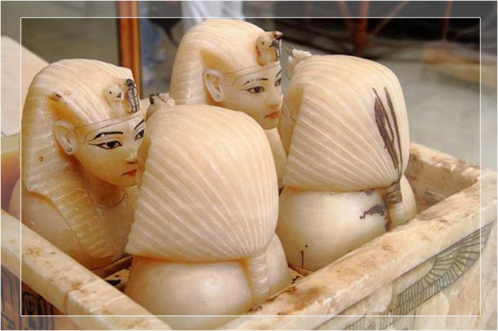 Четыре канопы с внутренними органами Тутанхамона.