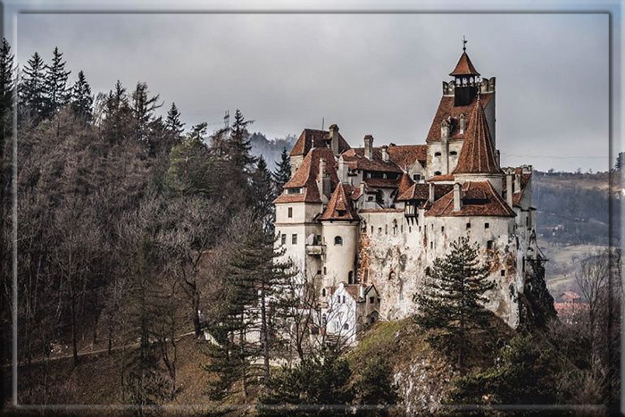 Замок Бран, который называют замком Дракулы. Возможно, являлся резиденцией Влада Цепеша.