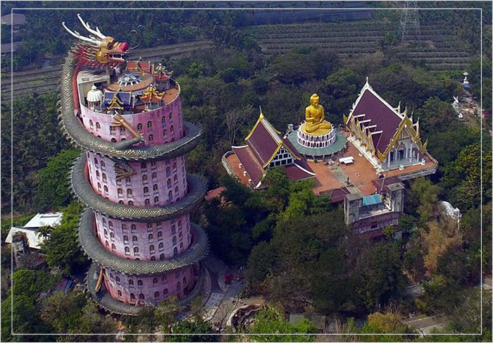 Вид с воздуха на храм Дракона Ват Самфран в Накхонпатоме, Таиланд.
