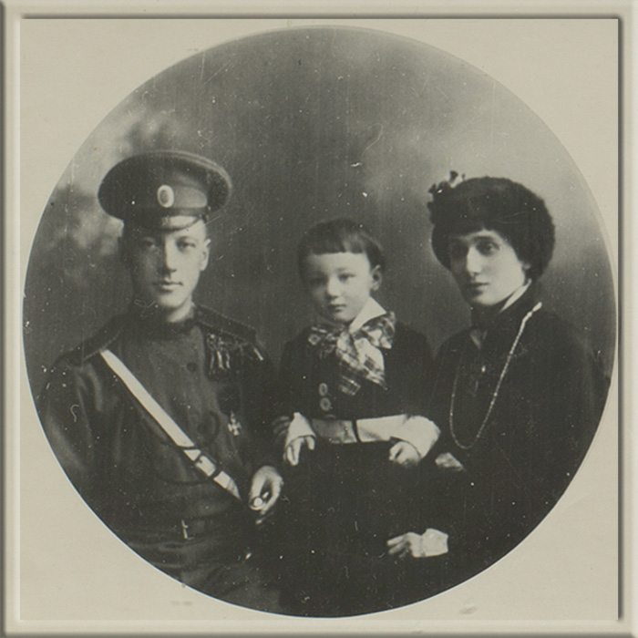 Николай Гумилёв, Анна Ахматова и их сын Лев.