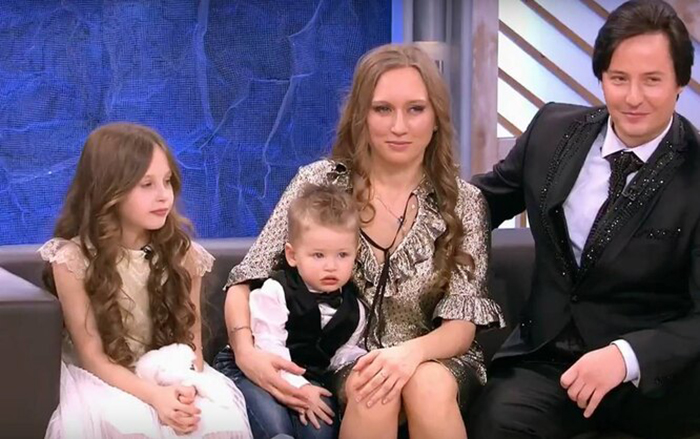 Витас с женой и детьми. / Фото: thevoicemag.ru