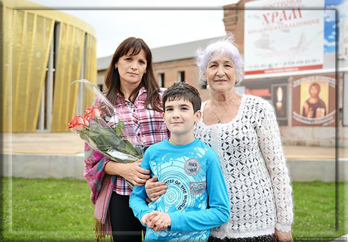Вдова Дмитрия Эрика Разумовская, его мама Валентина Александровна и младший сын Алексей.