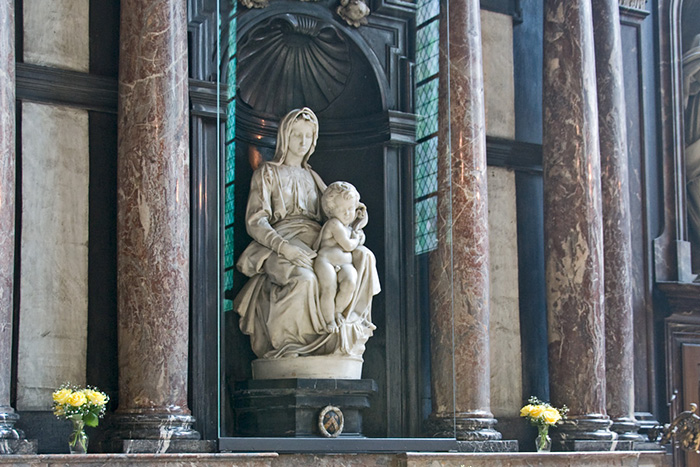 Мадонна Микеланджело. / Фото: ekskursii-belgiya.com