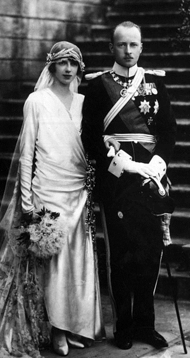 Принцесса Мафальда Савойская позирует с Филиппом Гессенским в день их свадьбы. Раккониджи, 23 сентября 1925 года. / Фото: Wikimedia Commons 