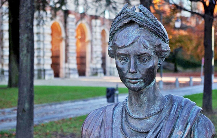 Памятник принцессе Мафальде Савойской. / Фото: pikabu.ru