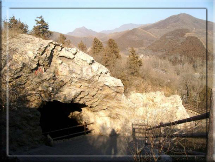 Верхняя пещера Чжоукоудянь, которая находится недалеко от места, где была найдена мастерская по производству охры.