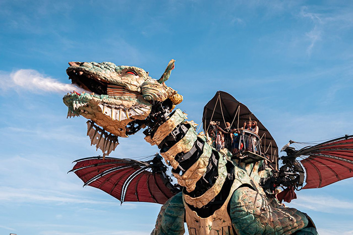 12-метровый Дракон Кале очаровывает как туристов, так и местных жителей. / Фото: atlasobscura.com