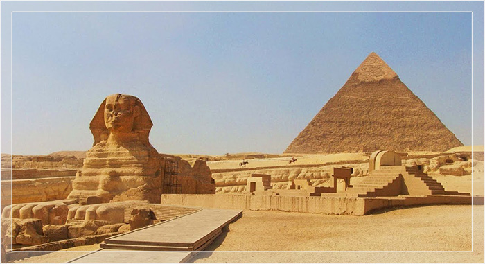 Сначала названием Великой пирамиды было Ахет-Хуфу, что означает «Горизонт Хуфу».