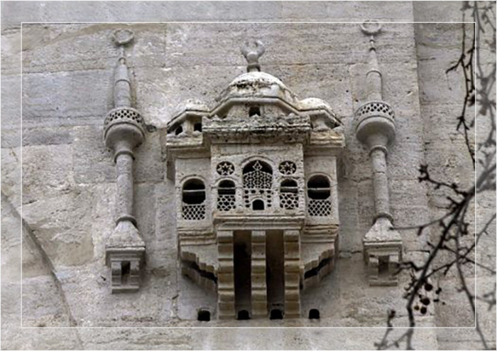 По сей день эти великолепные творения архитекторов прошлого украшают улицы не только Стамбула, но и всей Турции.