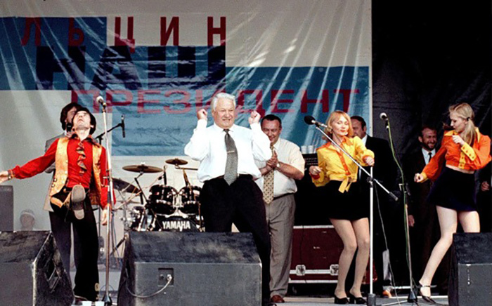 Ходили слухи, что на сцене отплясывал совсем не Ельцин, а его двойник. / Фото: vk.com