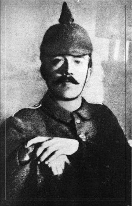 Адольф Гитлер во время Первой мировой войны.