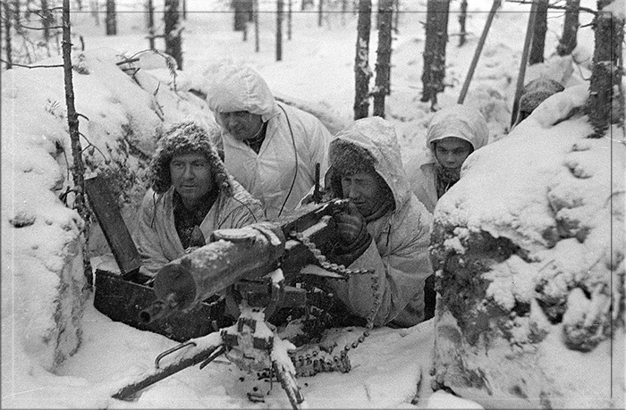 Финские солдаты с пулемётом «Максим» во время Зимней войны.