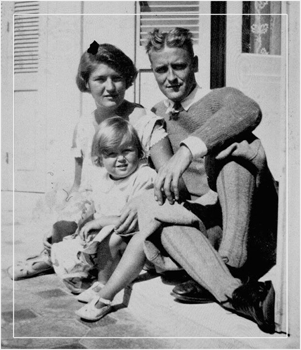 Фрэнсис Скотт Фицджеральд и Зельда Фицджеральд с дочерью Скотти..