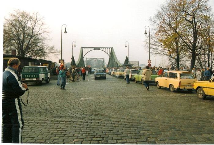 Глиникский мост после падения Берлинской стены. / Фото: Wikimedia Commons