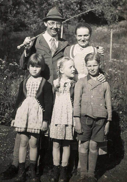 Генрих Гиммлер с женой и детьми. / Фото: interesnyefakty.org