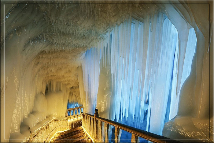 Ледяная пещера Нинву в Китае.