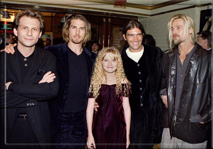 Кирстен Данст со своими взрослыми коллегами на премьере фильма «Интервью с вампиром».