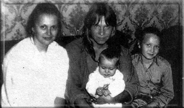 Валерий Кипелов с женой и детьми.