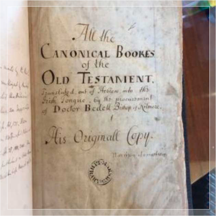 Экземпляр Библии Беделла 17 века, которая считается первым переводом Ветхого Завета на ирландский язык.