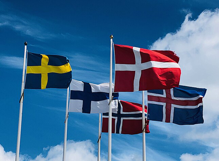 Скандинавский крест украшает флаги северных государств. / Фото: Wikimedia Commons 
