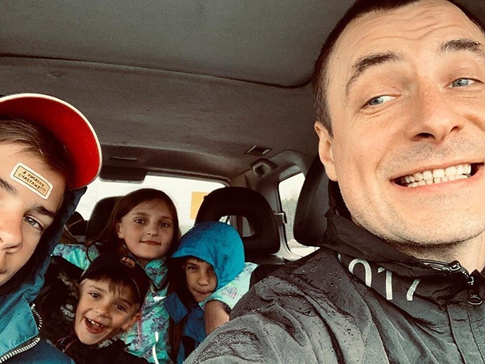 Со стороны Ирина и Евгений со своими детьми казались идеальной семьёй. / Фото: sport.rambler.ru