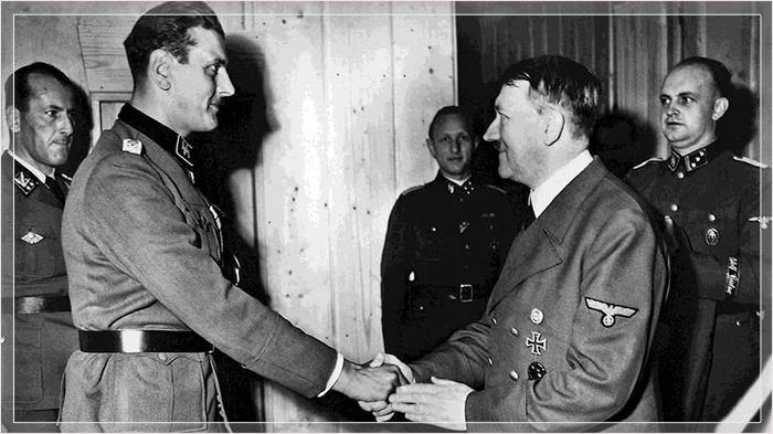 Отто Скорцени и Адольф Гитлер.