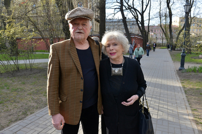 Алла Будницкая с мужем заменили родителей Даше. / Фото: novaok.ru