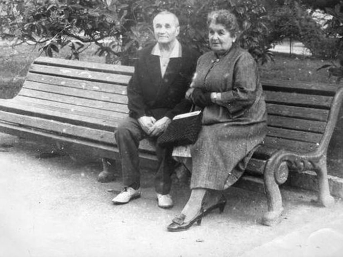 Георгий Милляр с мамой. / Фото: webkamerton.ru